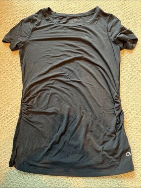 Gap maternity crewneck shirt